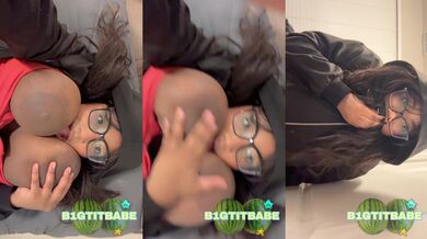 Sucking Tits wit One Hand + Kissing