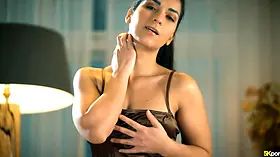 Italian babe Moona Snake nailed deep and hard