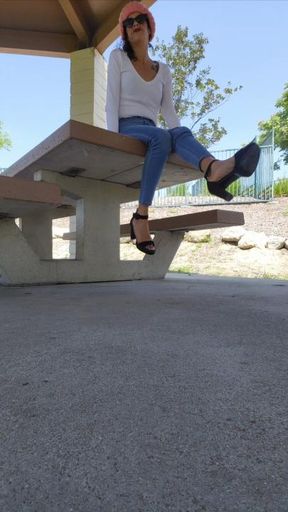 PUBLIC FEETS▪︎ MILF at the Park▪︎ Slow motion for ya baybay