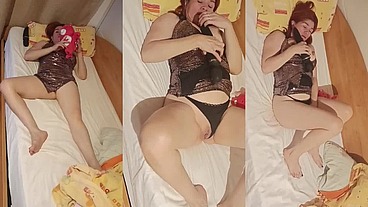 Encuentro a mi madrastra cambiándose de ropa que cuerpazo