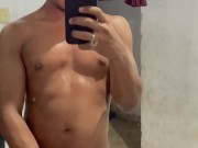 Jovencito versatil se masturba su vergon