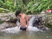 THE CHICHO ISAK MASTURBATES IN THE MIDDLE OF THE RIVER
