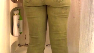 PEEING MY JEANS WITH LOVELY SOUND