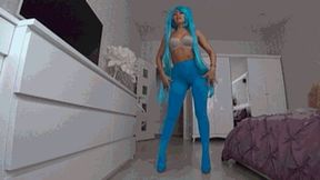 Butts and thighs in blue pantyhose b