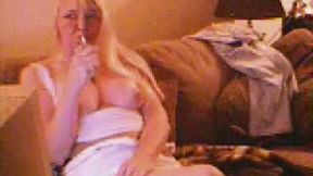 Mature blonde lady has a really nice ass for pounding