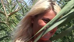street and nylon pisser jasmine rouge