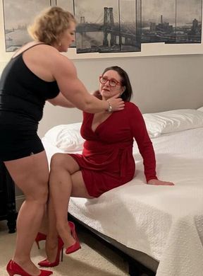 Lez Enters Room