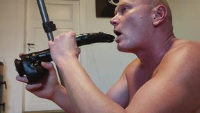 Self-abasement with DIldo