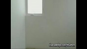 Hot chick masturbating in front of her webcam.3gp