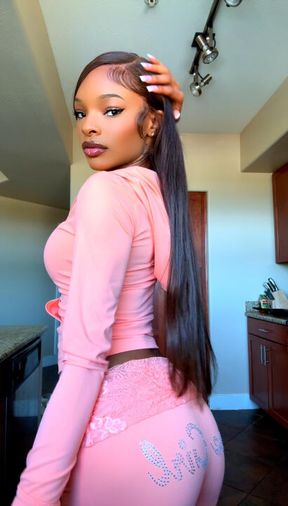 The type to make you obsessed and broke 🧎🏻🐷