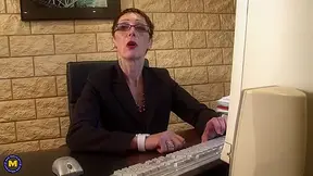 Pussy Pierced Mature Secretary Gets Fucked In The Office - MatureNl