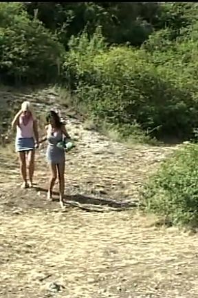 Hot Lesbian Bitches Enjoy Intense Cunnilingus