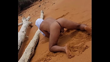 Ladypamela Travesti Latina pelada na praia que bunda gostosa doida para fuder