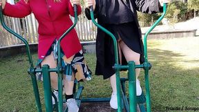girlandmilf - amigas na academia ao ar livre, se exibindo de vestido sem calcinha no panties.