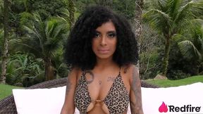 mulata gostosa ariella deixou a buceta melada e recebeu piroca ao ar livre