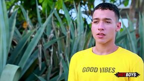 Novinho com bunda gostosa sendo fodido