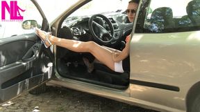 Revving my Fiat Bravo in transparent flip flops