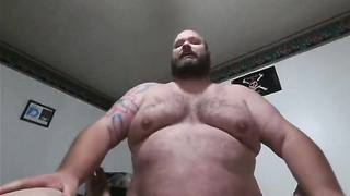 Big Father Grizzly Takes it Like a Professional