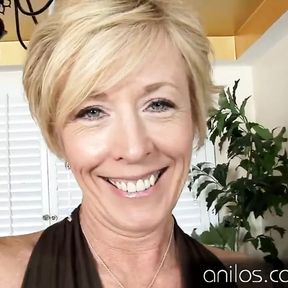 Mature housewife fucks vibrating sex-toy