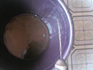 NASTY COLLEGE TEEN PISSING