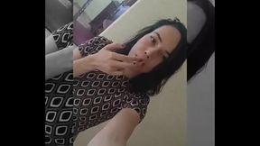 Imagine voc&ecirc_, totalmente submisso aos meus p&eacute_s ajoelhado implorando migalhas da minha aten&ccedil_&atilde_o, eu fumando e deixo esv ...