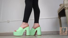 (669) Shoe Collection: Green Block Heel Mules - Dame Olga (4k)