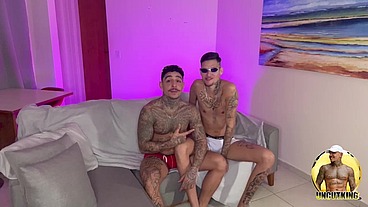 MALOCA SAFADO SENTANDO NA PICA DO MACHO TATUADO