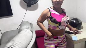 I Take My Old Woman mature latina to the Car So She Suck It And Her Husband Doesn't Know While They're Writing
