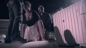 nadine prise par des mecs sur un chantier