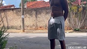 Fui dar um rol&ecirc_ sem cueca e ganhei mij&atilde_o de macho no mato
