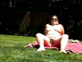 My thick BBW babe takes sunbath and masturbates at the backyard