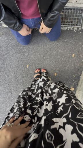 Cashmeet on the street