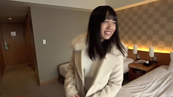 【素人ハメ撮り】遠距離恋愛&amp_年の差カップルの寂しさを埋めるハメ撮りSEX。塾の先生と生徒だった2人はいつの間にかそういう関係に。。