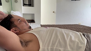 Calientes, comencé follando frente a mi novio con desconocido y después se unió