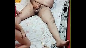 BEM NOVINHA ESSA SAFADINHA ADORA BRINCAR COM TITIO