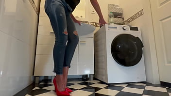 Desperate Wetting my Jeans and in my sexy Red HighHeels and play with