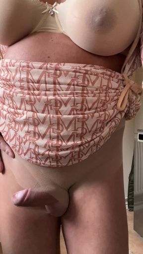 Amateur Crossdresser Kellycd2022 Sexy MILF Masturbating My Big Sissy Gurl Cock and Coming in My Seamless Pantyhose