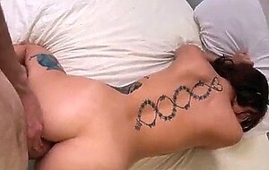 Putalocura - la preciosa rebeka brown cede su culito a una gran polla y termina tragando