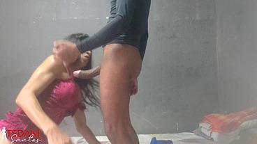 Daniela Santos recebe a visita do seu vizinho Boydotado97 e ele acaba querendo e metendo muito nela bem gostosinho.