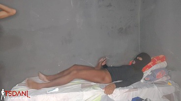 Daniela Santos recebe a visita do seu vizinho Boydotado97 e ele acaba querendo e metendo muito nela bem gostosinho.