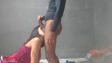 Daniela Santos recebe a visita do seu vizinho Boydotado97 e ele acaba querendo e metendo muito nela bem gostosinho.