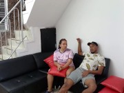 COGIENDO EN EL SILLON DE MI CASA CON MI NOVIO A ESCONDIDAS DE MI PADRASTRO