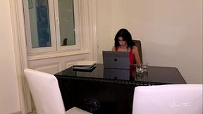 The messenger has to justify his position by eating her pussy