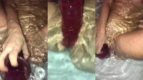 attimi di piacere nella vasca da bagnoattimi di piacere nella vasca da bagno