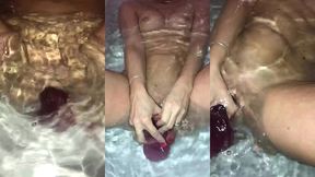 attimi di piacere nella vasca da bagnoattimi di piacere nella vasca da bagno