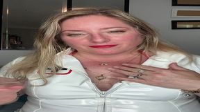 tu aimes les infirmieres ??? tu vas avoir une tres particuliere ...