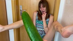 Intense cucumber-induced orgasm by big-assed German amateur
