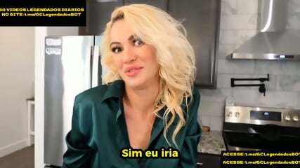 Madrasta e enteado se fantasiaram e foderam na cozinha - porn com legenda