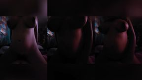 tetas grandes naturales cabalgando (vaquera y gemidos) viendo tv.