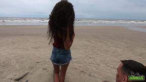 tatuado pega novinha andando na praia e mete a madeira - manoella fernandes